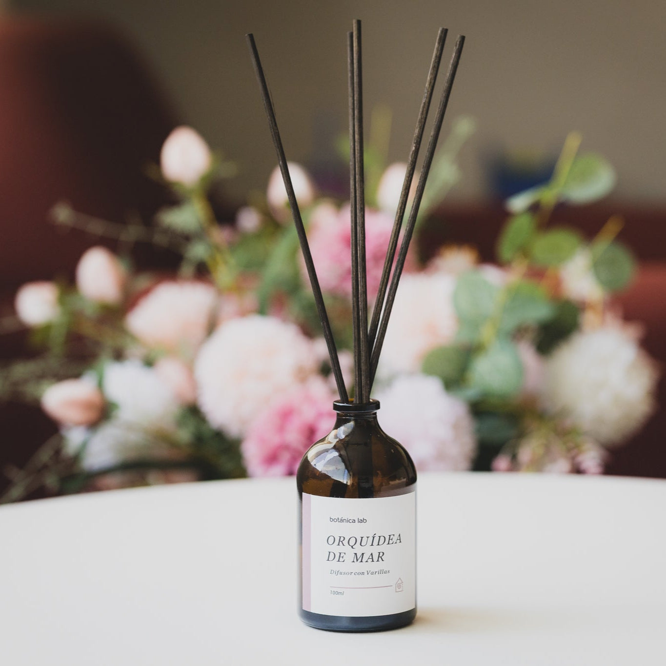 Llena tu hogar u oficina de aroma constante con nuestros difusores de varillas. Fragancias seguras, sin necesidad de fuego, con varillas de ratán natural. Duración de 6 a 8 semanas.
