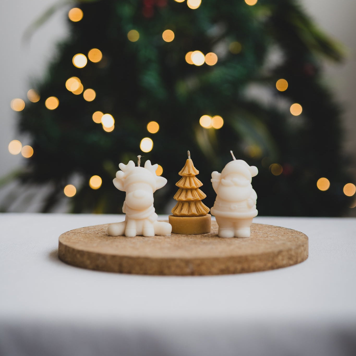 Velas navideñas de cera de soya con forma de reno, árbol guinda y Papá Noel
