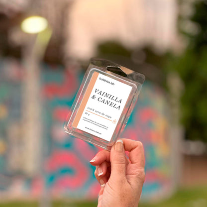 Disfruta de la aromaterapia en casa con nuestras ceras aromáticas para quemador. Hechas con cera de soya, transforman tu espacio con fragancias naturales y bienestar.
