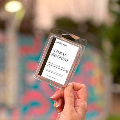 Disfruta de la aromaterapia en casa con nuestras ceras aromáticas para quemador. Hechas con cera de soya, transforman tu espacio con fragancias naturales y bienestar.
