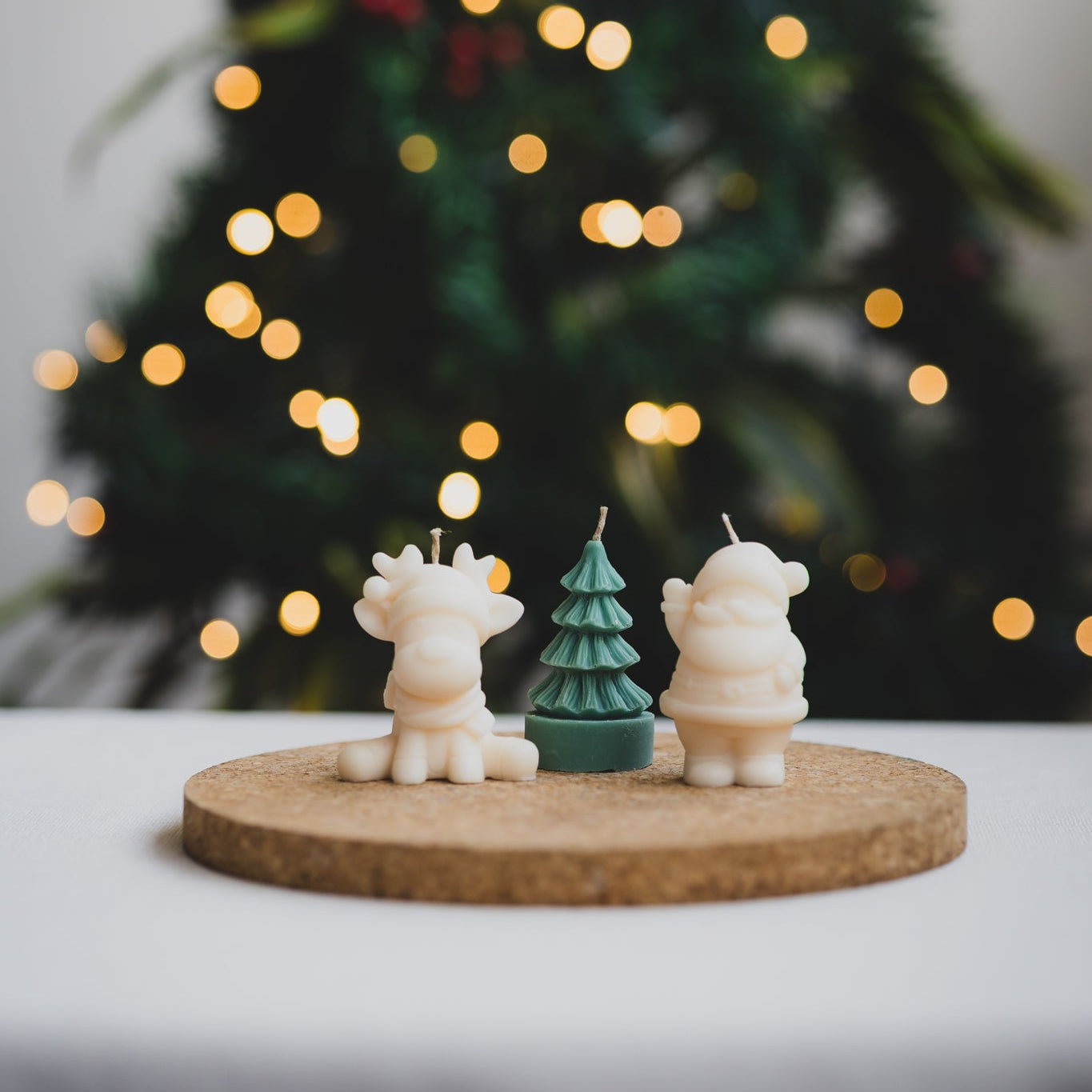 Velas navideñas de cera de soya con forma de reno, árbol guinda y Papá Noel