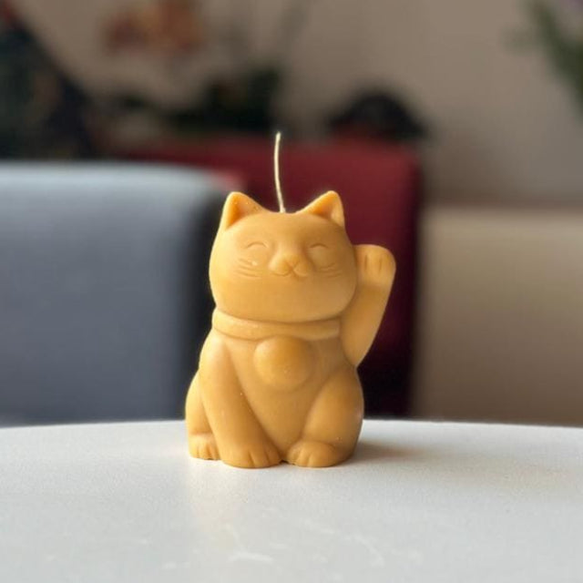 Vela Maneki-neko – Suerte y Prosperidad en tu Espacio