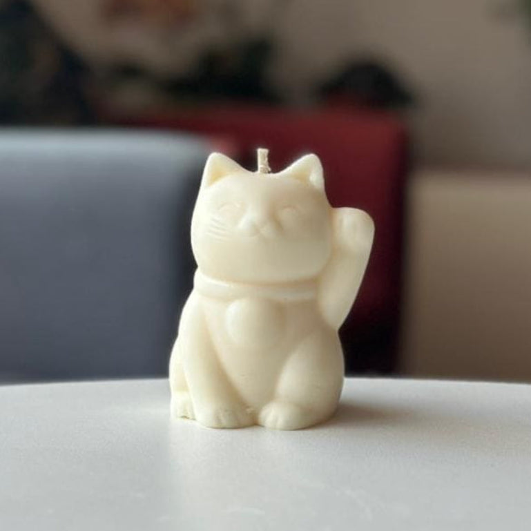 Vela Maneki-neko – Suerte y Prosperidad en tu Espacio