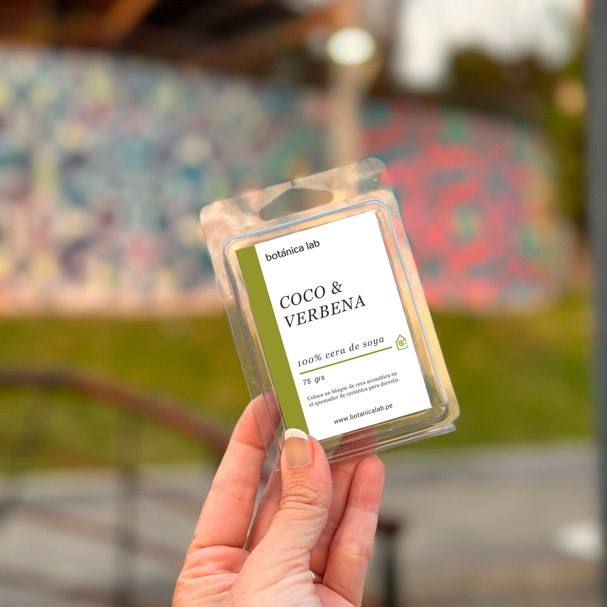 Disfruta de la aromaterapia en casa con nuestras ceras aromáticas para quemador. Hechas con cera de soya, transforman tu espacio.