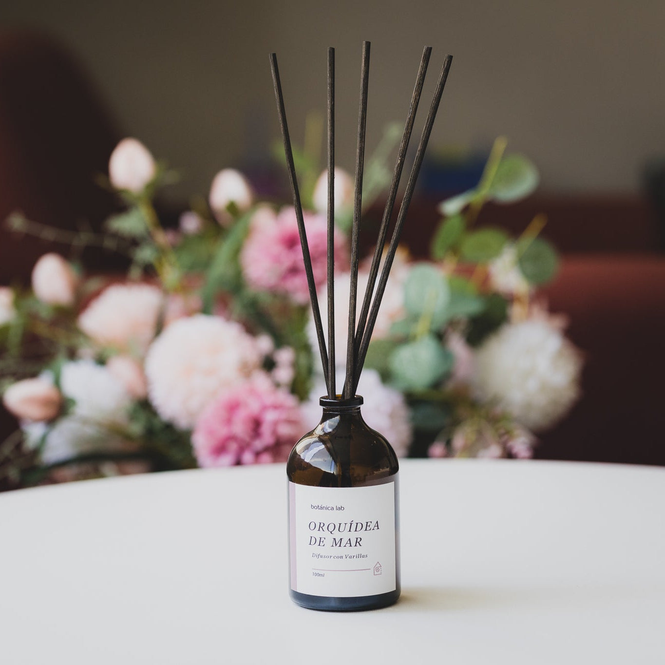 Llena tu hogar u oficina de aroma constante con nuestros difusores de varillas. Fragancias seguras, sin necesidad de fuego, con varillas de ratán natural. Duración de 6 a 8 semanas.