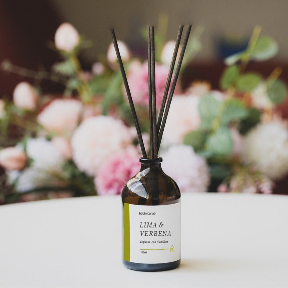 Llena tu hogar u oficina de aroma constante con nuestros difusores de varillas. Fragancias seguras, sin necesidad de fuego, con varillas de ratán natural. Duración de 6 a 8 semanas.