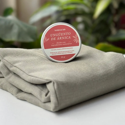 Alivia dolores musculares y articulares con el Pack ArniCare: ungüento de árnica y cojín terapéutico de semillas para microondas. Bienestar natural y efectivo.