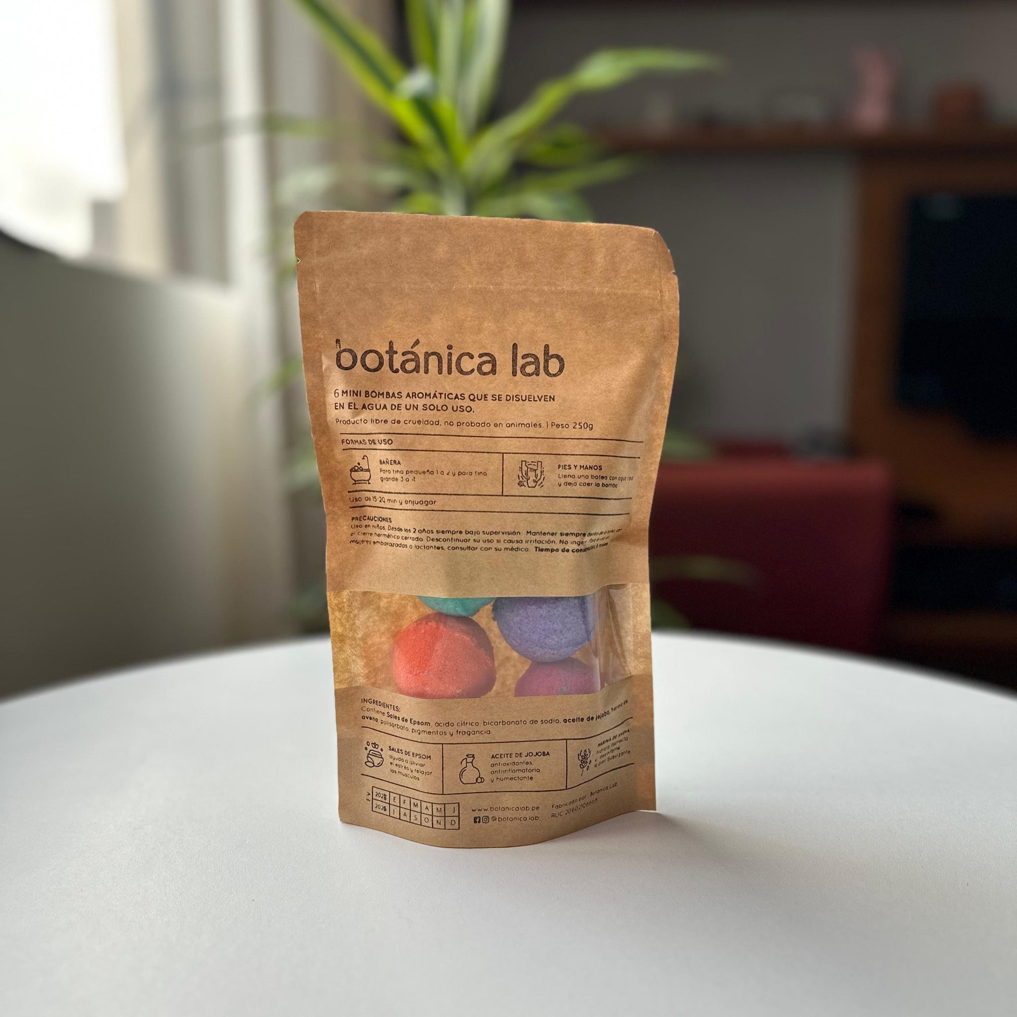 Disfruta nuestro pack de mini bombas de baño x 6 con aroma y efervescencia suave. Perfectas para un spa en casa, regalar o convertir el baño en un ritual especial.