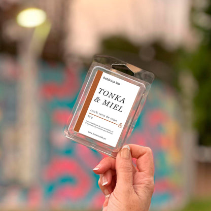 Disfruta de la aromaterapia en casa con nuestras ceras aromáticas para quemador. Hechas con cera de soya, transforman tu espacio con fragancias naturales y bienestar.
