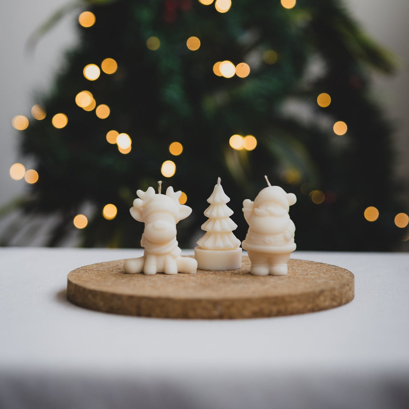 Velas navideñas de cera de soya con forma de reno, árbol guinda y Papá Noel
